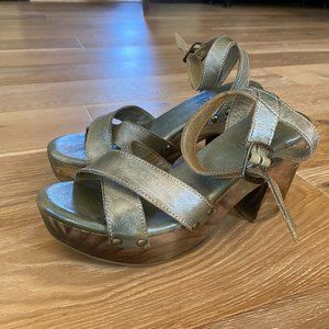 Bedstu platform wood sandal